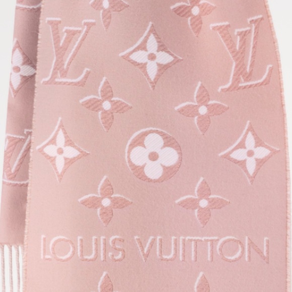 LV Essential Shine Scarf - Picture 4 of 8